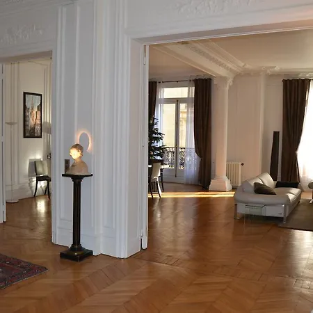 Prestigious Trocadero * Parigi